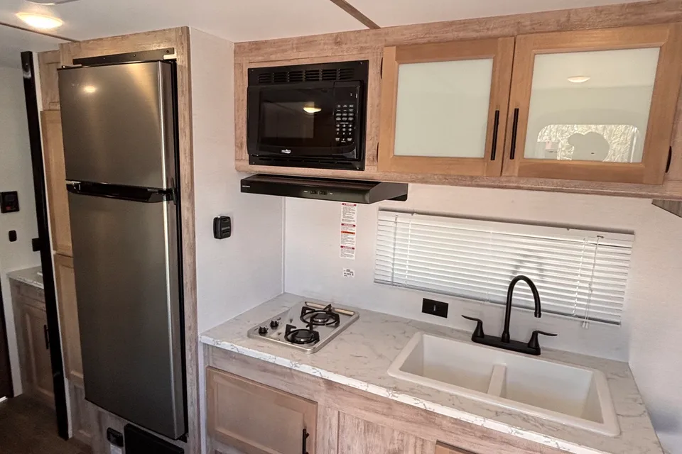 Family Fun 25' Bunkhouse | Sleeps 6-8 | Under 4000lbs