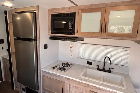 Family Fun 25' Bunkhouse | Sleeps 6-8 | Under 4000lbs