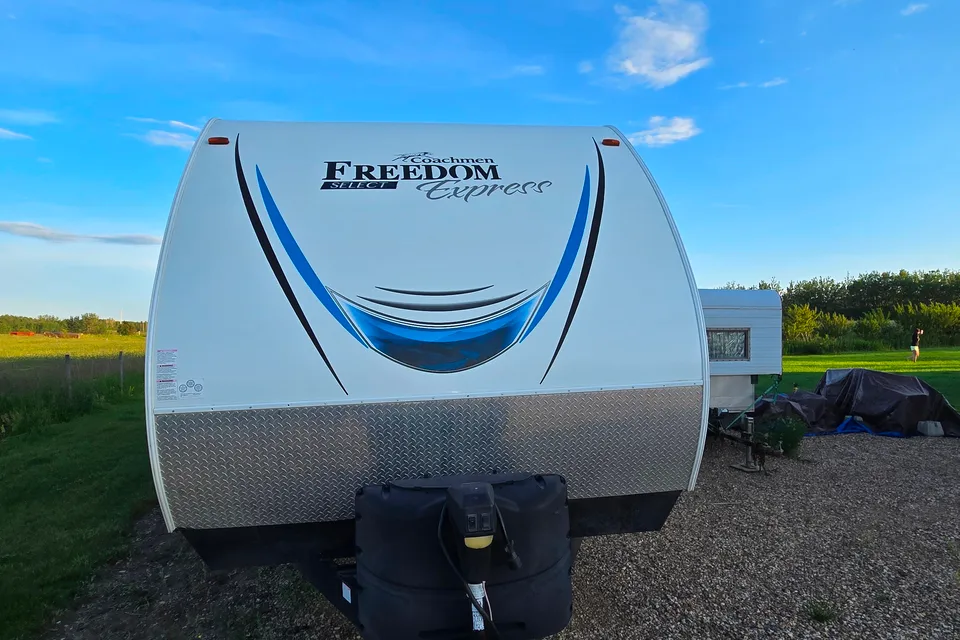 Dallas's Coachmen 31SE Travel Trailer