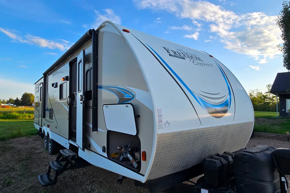 Dallas's Coachmen 31SE Travel Trailer