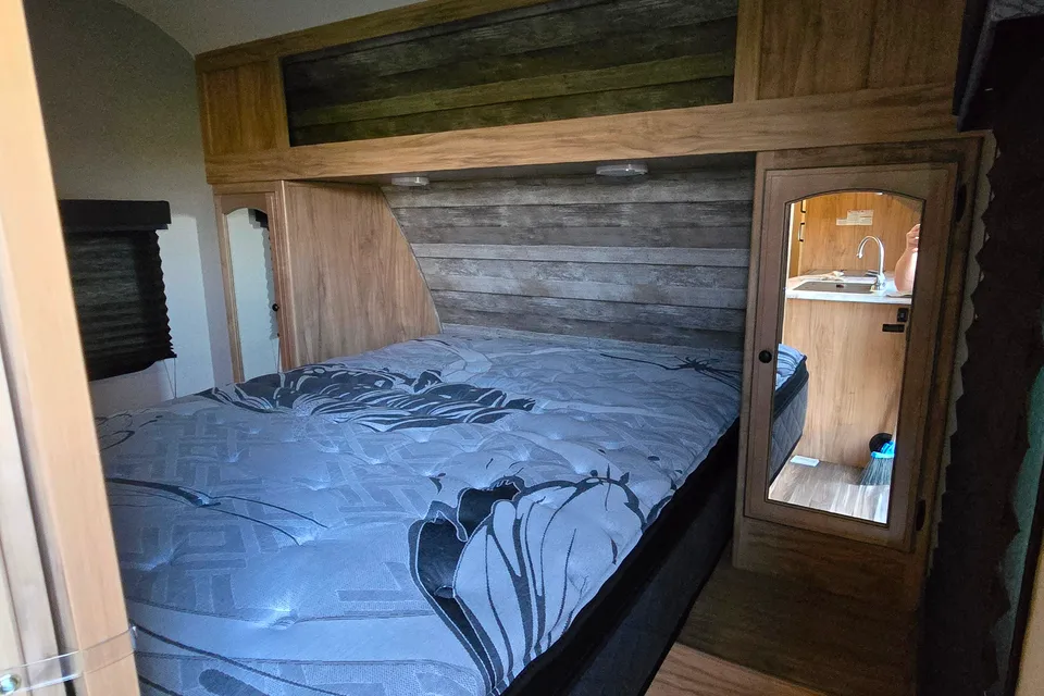 Dallas's Coachmen 31SE Travel Trailer