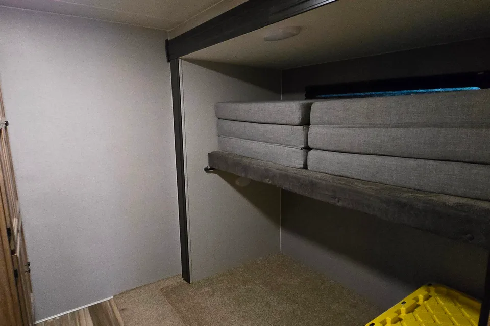 Dallas's Coachmen 31SE Travel Trailer