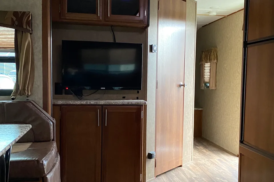 Terry's Forest River 26L Travel Trailer