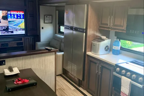 Rollin' Retreat - KZ Durango D290RLT Fifth Wheel