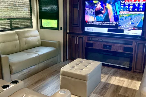 Rollin' Retreat - KZ Durango D290RLT Fifth Wheel