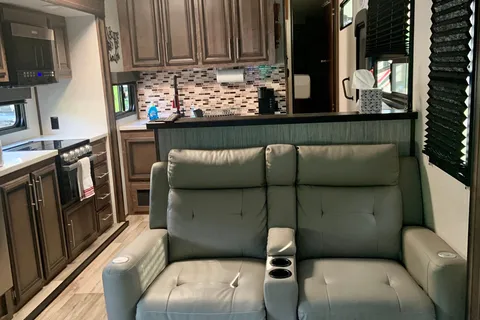 Rollin' Retreat - KZ Durango D290RLT Fifth Wheel