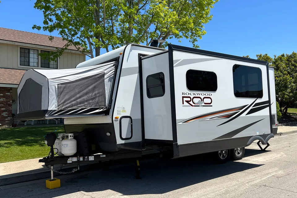 Rockwood Roo 235S - Double Queen Beauty!