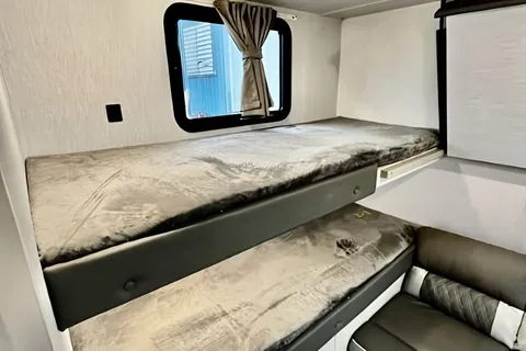 Bunkbed Travel Trailer - Forest, VA - Horse Center Delivery