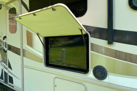 Fun and Loaded Thor ACE Motor Coach Class A