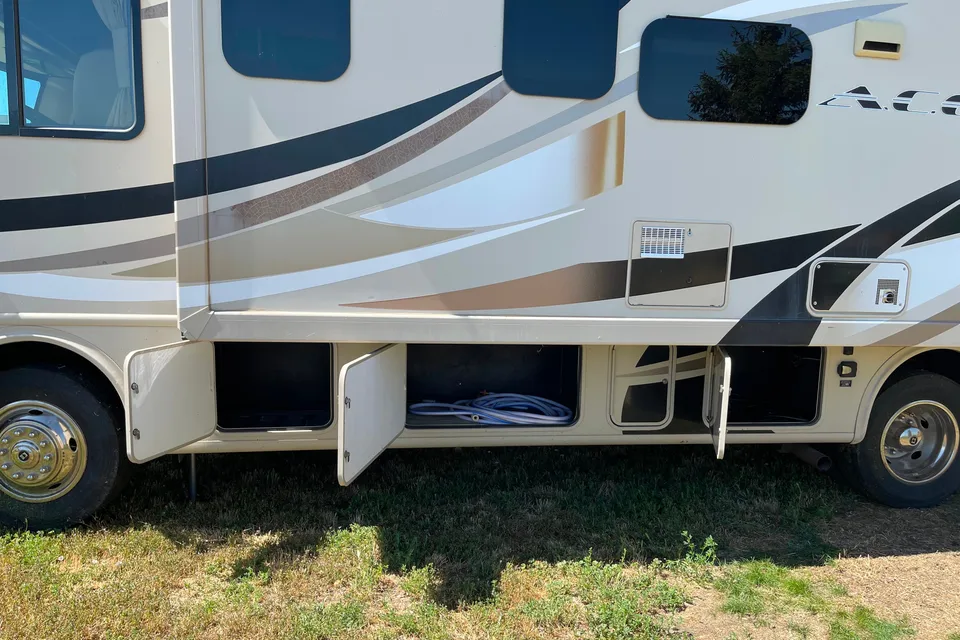 Fun and Loaded Thor ACE Motor Coach Class A