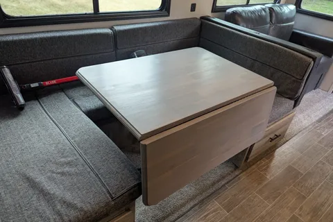 R & R's Arctic wolf 2 bed/ 1.5 bath Fifth Wheel