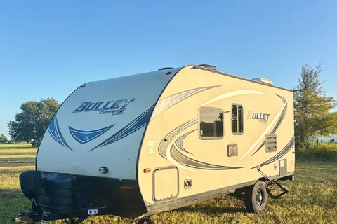 Encanto RV 2017 Keystone Bullet 1800RB