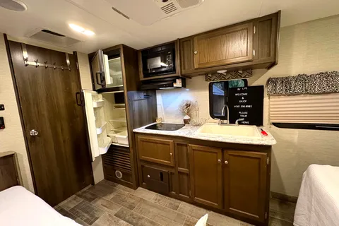 Encanto RV 2017 Keystone Bullet 1800RB