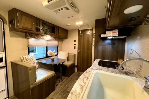 Encanto RV 2017 Keystone Bullet 1800RB