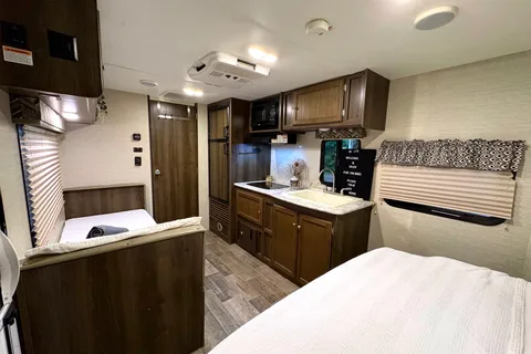 Encanto RV 2017 Keystone Bullet 1800RB