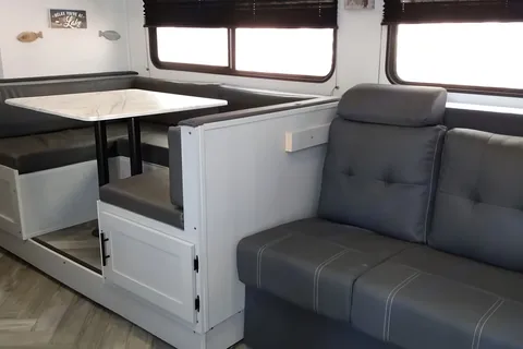  FSX Couples Coach: Small Family: Fully Equipped: Delivery Available 