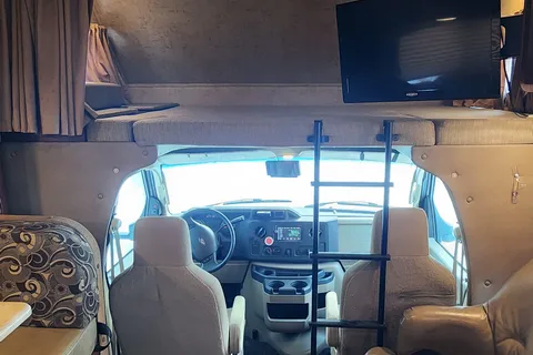 Steven's Forest River Sunseeker Class C
