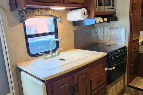 Steven's Forest River Sunseeker Class C