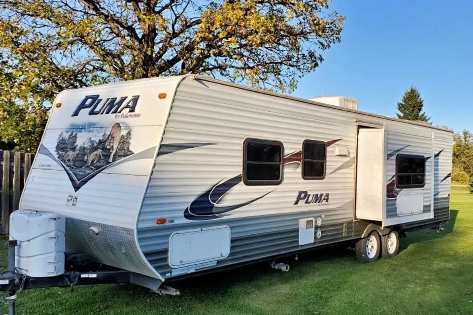 3-Puma TRAVEL TRAILER / CAMPER / RV RENTAL