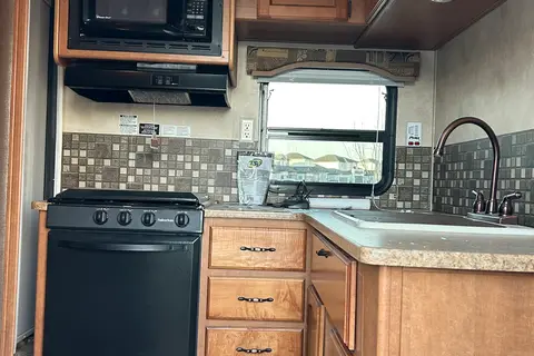 3-Puma TRAVEL TRAILER / CAMPER / RV RENTAL