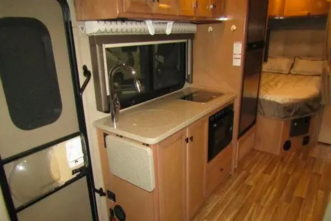 Like New Luxury RV - Adventure With Style! 19 MPG