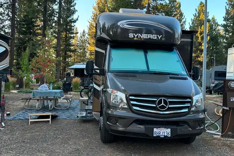 Like New Luxury RV - Adventure With Style! 19 MPG