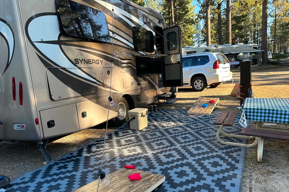Like New Luxury RV - Adventure With Style! 19 MPG