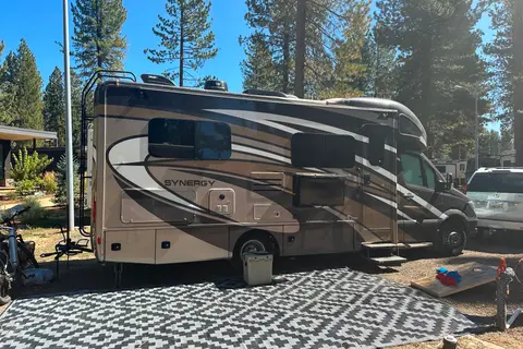 Like New Luxury RV - Adventure With Style! 19 MPG
