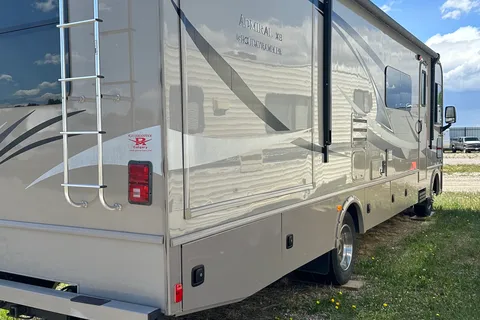 Roger's Holiday Rambler Admiral XE 31W Class A