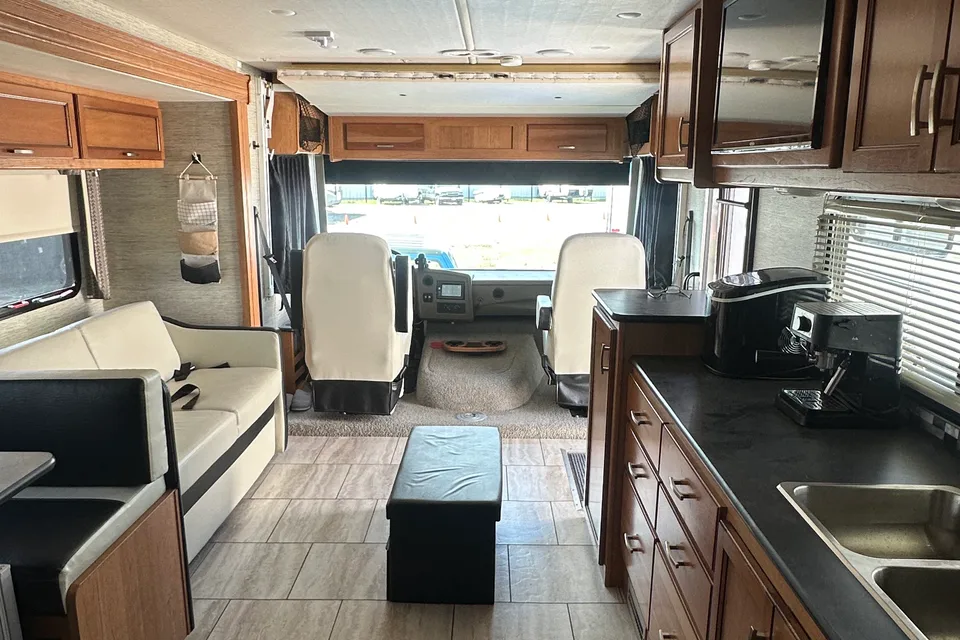 Roger's Holiday Rambler Admiral XE 31W Class A