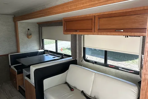 Roger's Holiday Rambler Admiral XE 31W Class A