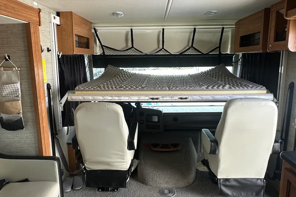 Roger's Holiday Rambler Admiral XE 31W Class A