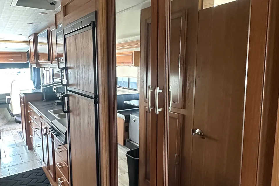 Roger's Holiday Rambler Admiral XE 31W Class A