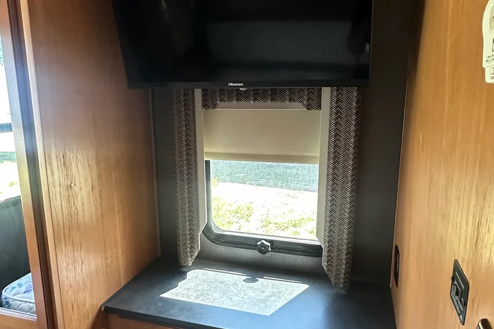 Roger's Holiday Rambler Admiral XE 31W Class A