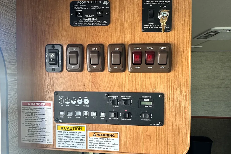 Roger's Holiday Rambler Admiral XE 31W Class A