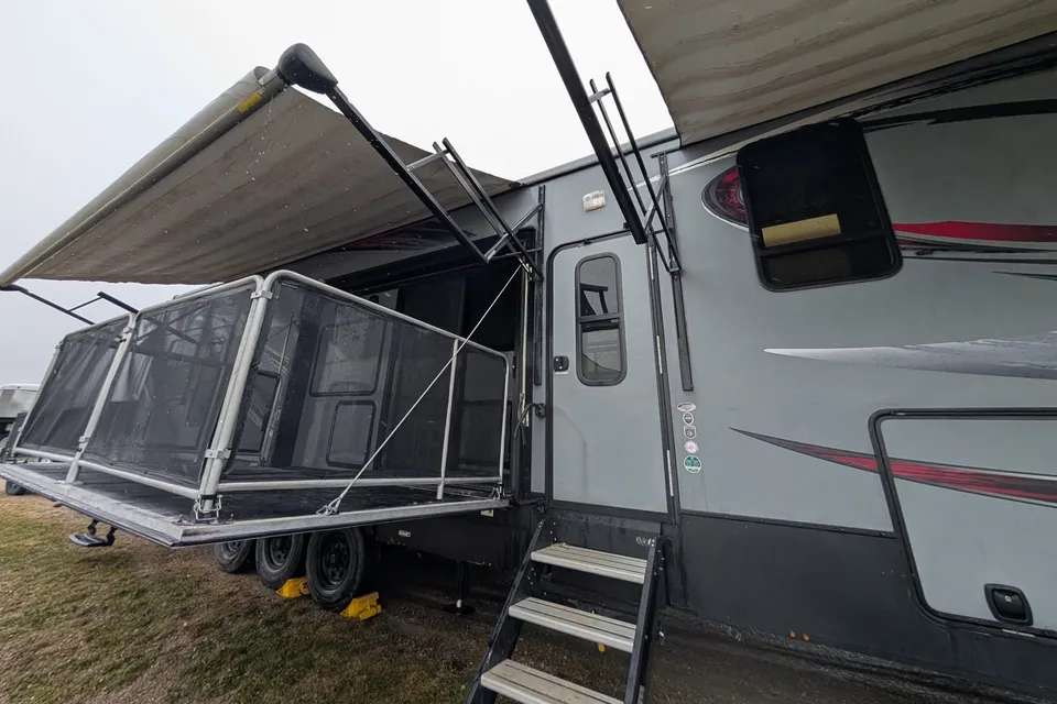 Leikan Cyclone 4500 Fifth Wheel toy hauler