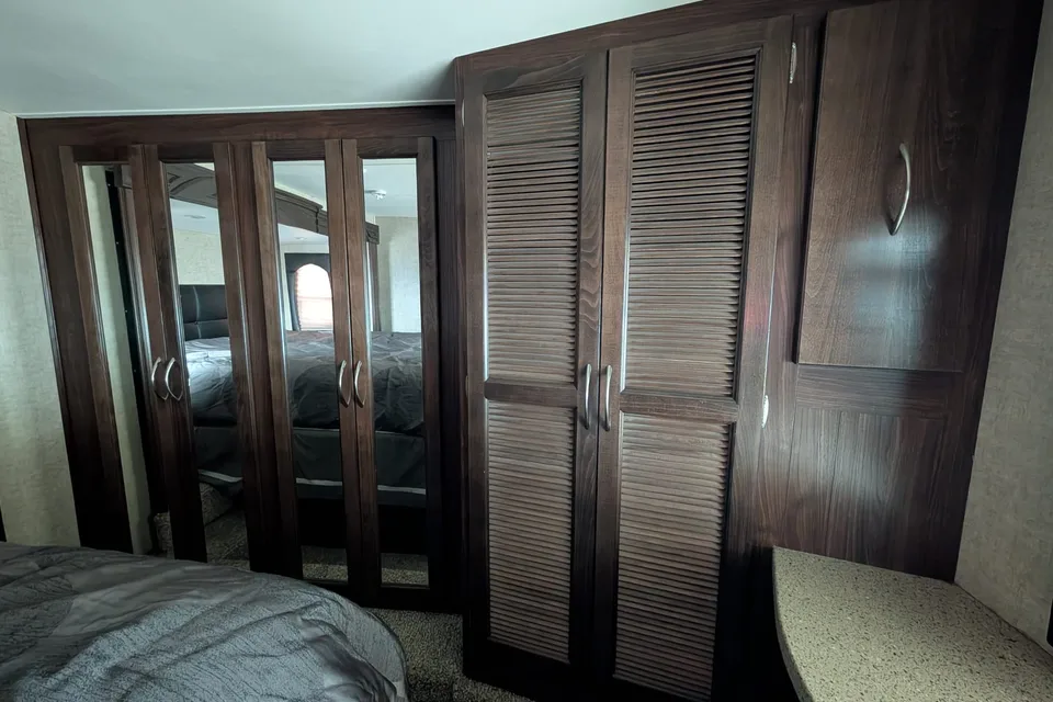 Leikan Cyclone 4500 Fifth Wheel toy hauler