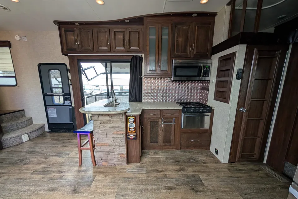 Leikan Cyclone 4500 Fifth Wheel toy hauler