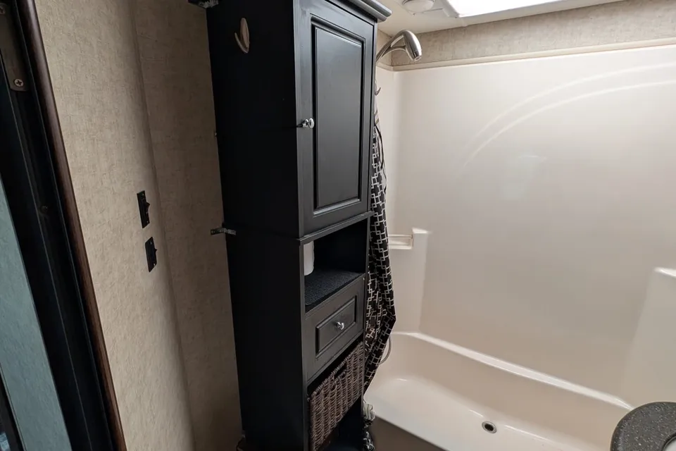 Leikan Cyclone 4500 Fifth Wheel toy hauler