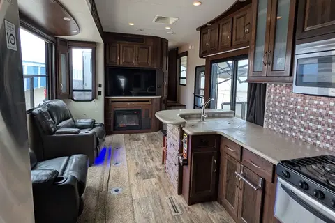 Leikan Cyclone 4500 Fifth Wheel toy hauler