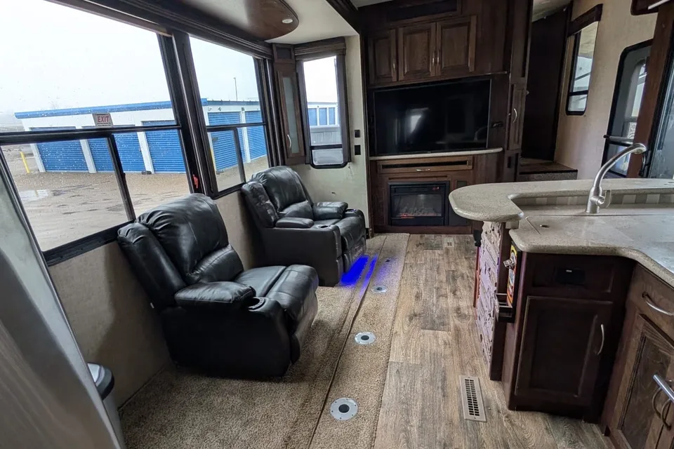 Leikan Cyclone 4500 Fifth Wheel toy hauler