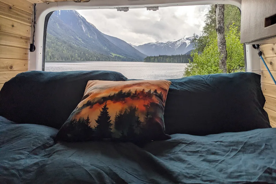 Stand 6ft+ Inside Save Money on Fuel: Diesel Engine Cozy Cabin on Wheels!