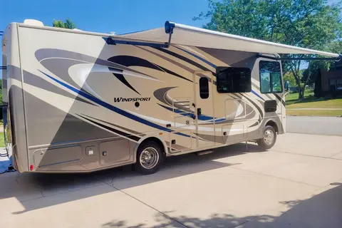 Rv1 Thor Motor Coach Windsport  Class A
