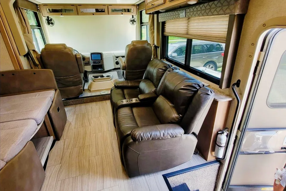 Rv1 Thor Motor Coach Windsport  Class A