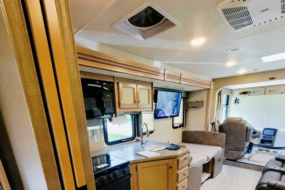 Rv1 Thor Motor Coach Windsport  Class A