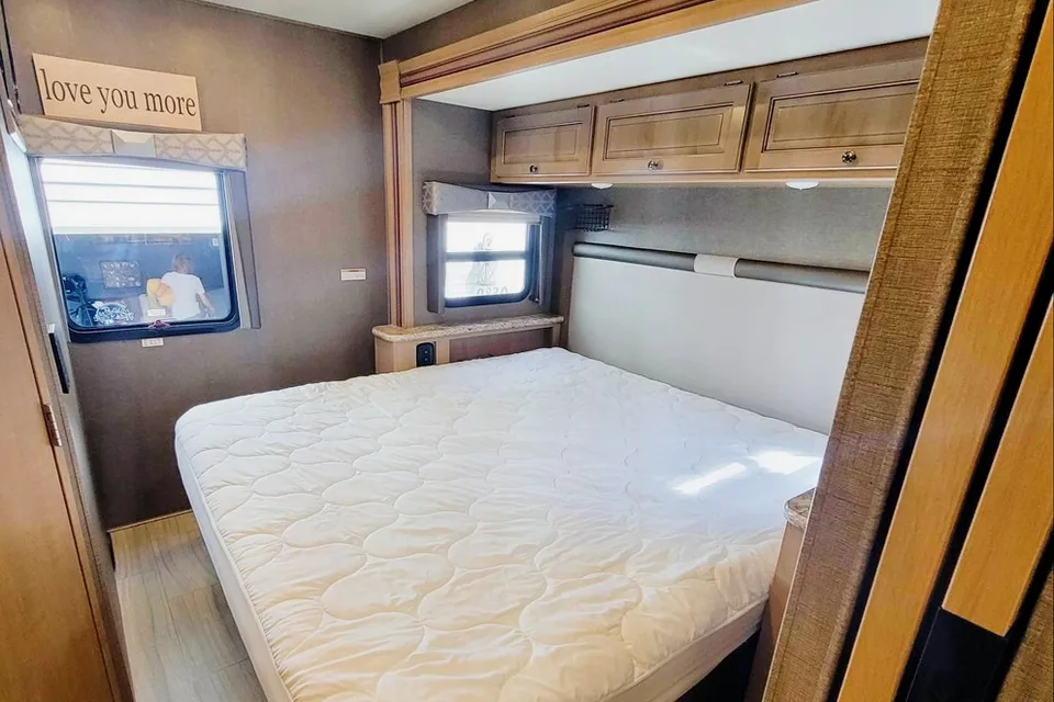 Rv1 Thor Motor Coach Windsport  Class A