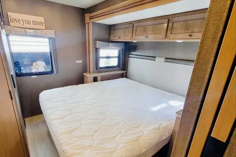 Rv1 Thor Motor Coach Windsport  Class A