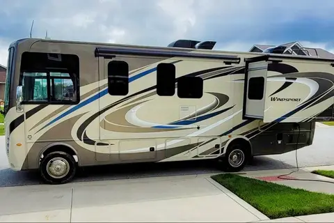 Rv1 Thor Motor Coach Windsport  Class A