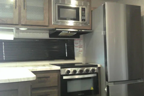 "Kinder" Modern 2 Bedroom Bunkhouse Family Getaway Sleeps 9 (LFWL1789)