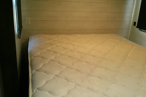 "Kinder" Modern 2 Bedroom Bunkhouse Family Getaway Sleeps 9 (LFWL1789)